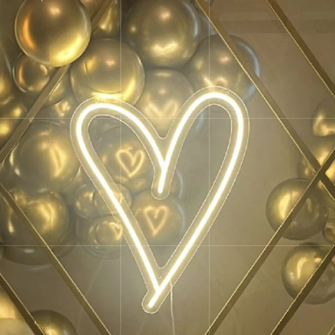38-x-50-cm-heart-shaped-neon-sign-67127fd21a5a3.webp